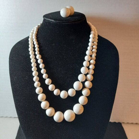 White Graduated beaded Necklaces and Earrings - Picture 1 of 7